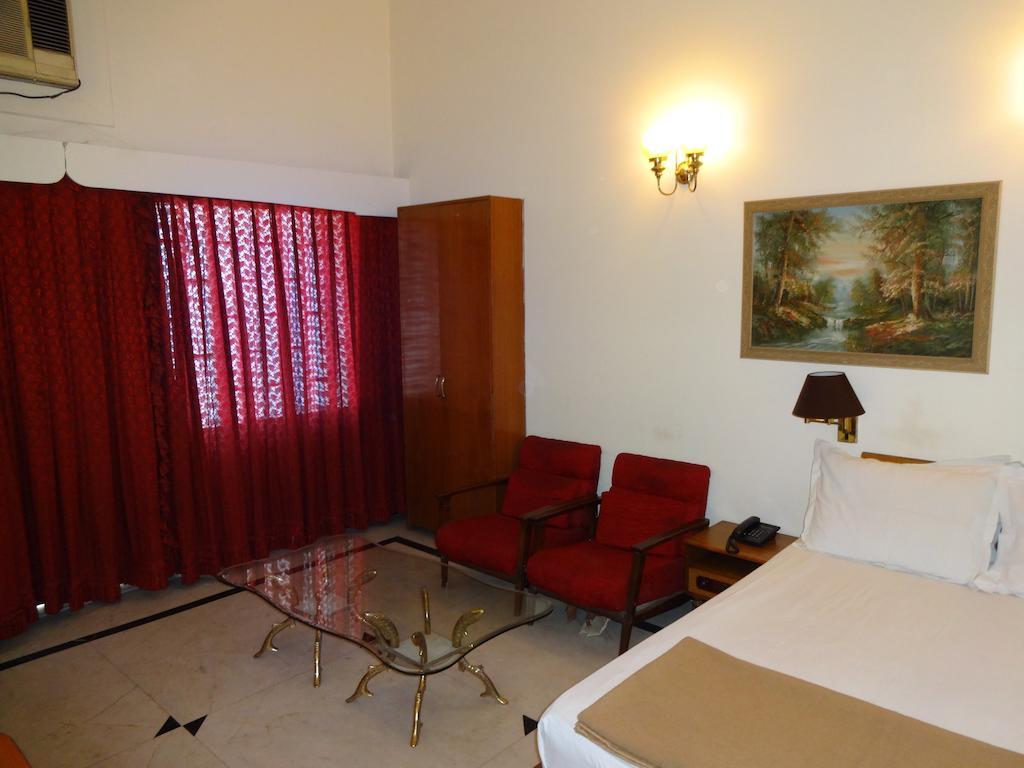 Alka Premiere Hotel Ню Делхи Стая снимка