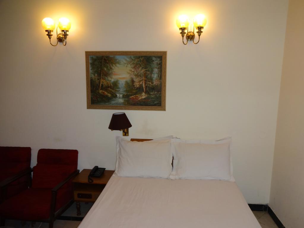 Alka Premiere Hotel Ню Делхи Стая снимка