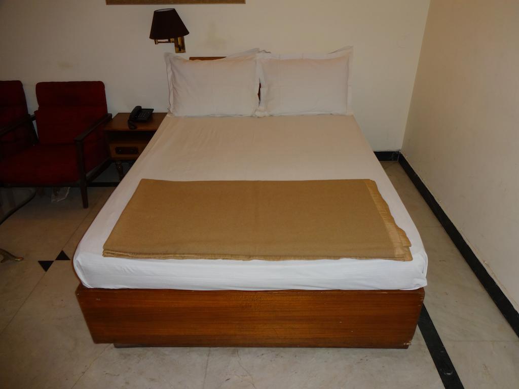 Alka Premiere Hotel Ню Делхи Стая снимка