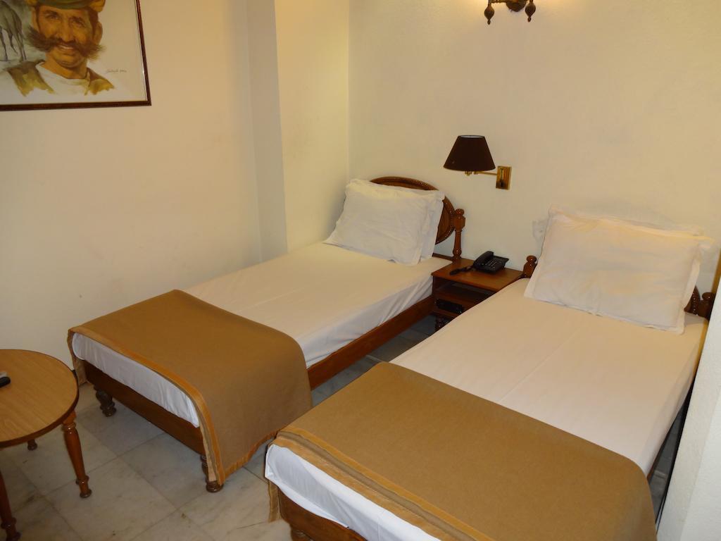 Alka Premiere Hotel Ню Делхи Стая снимка